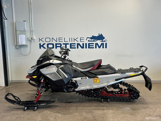 Ski-Doo Renegade 3