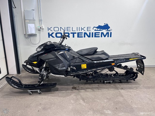 Ski-Doo Summit 3