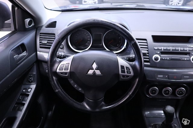 Mitsubishi Lancer 13