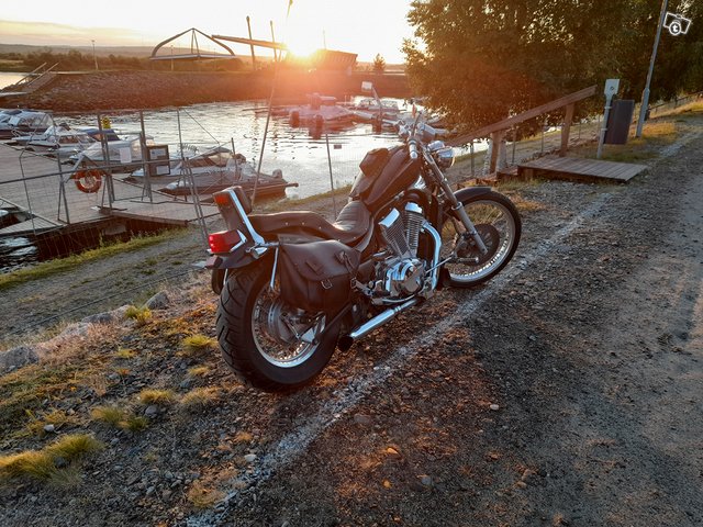 Myydään Suzuki Intruder vs800 2