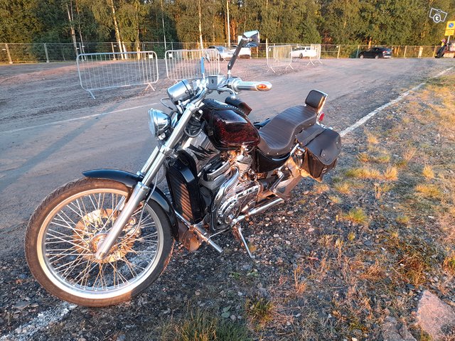 Myydään Suzuki Intruder vs800 4