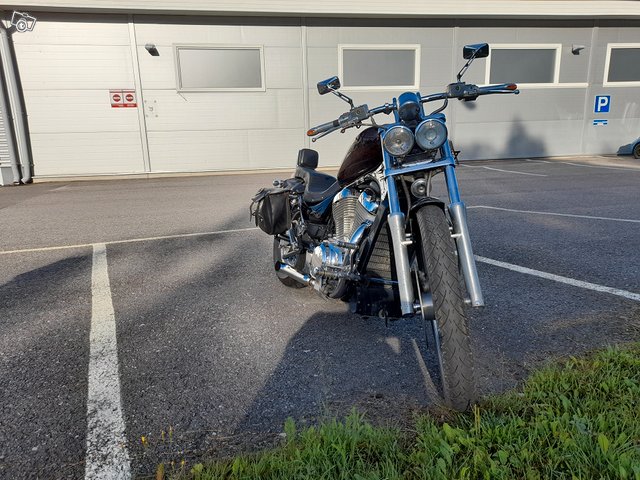 Myydään Suzuki Intruder vs800 6