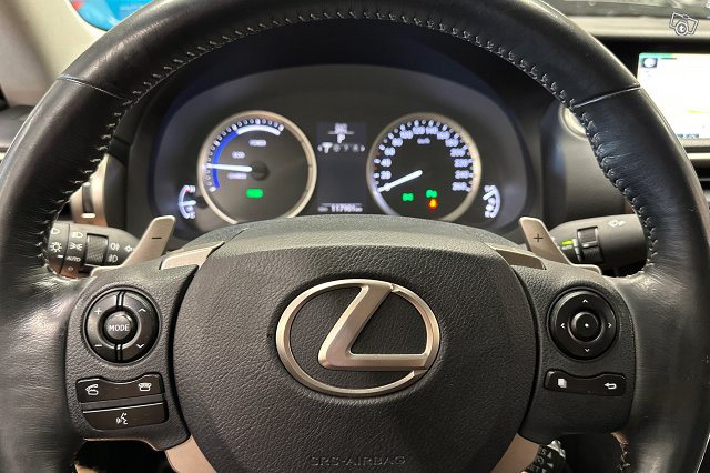 Lexus IS 22