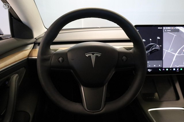 Tesla Model 3 7