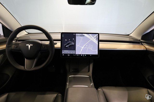 Tesla Model 3 22