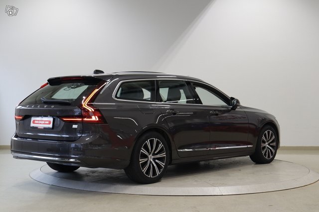 VOLVO V90 5