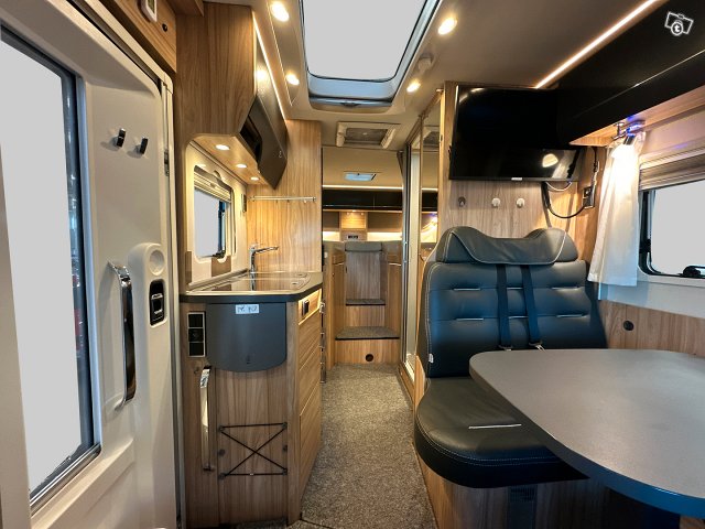 HYMER ML-T 570 Crossover 8