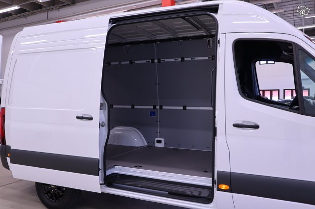 MERCEDES-BENZ SPRINTER 8