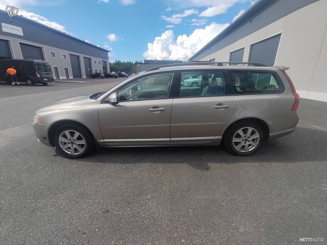 Volvo V70 3