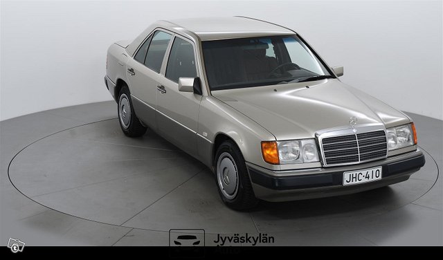 MERCEDES-BENZ E 8