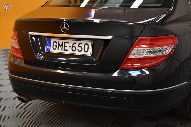 Mercedes-Benz C 8