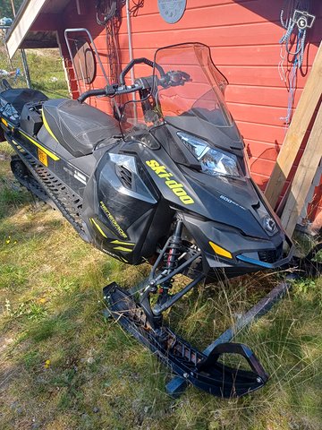 Ski-Doo MXZ Renegade Backcountry X 600 E-Tec 5