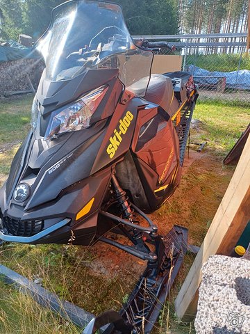 Ski-Doo MXZ Renegade Backcountry X 600 E-Tec 2