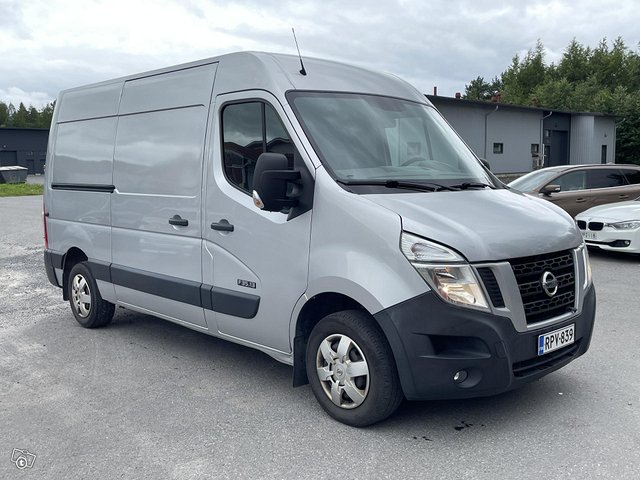 Nissan NV400 1