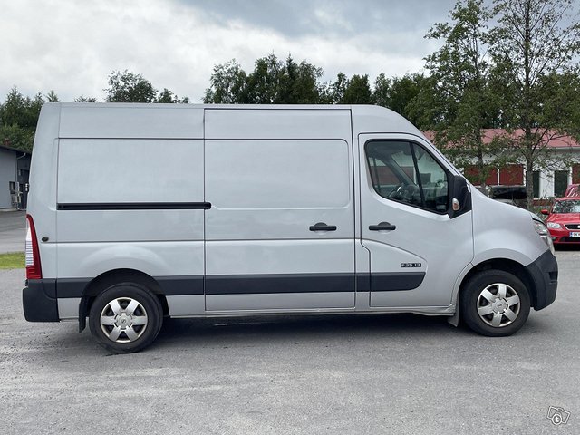 Nissan NV400 2