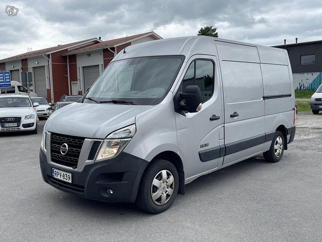 Nissan NV400 21