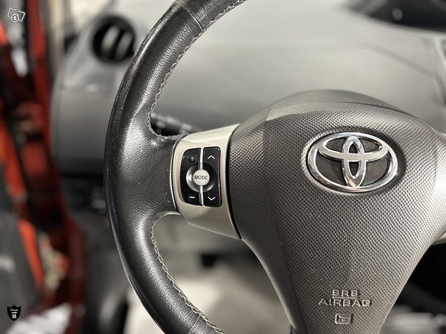 Toyota Yaris 8