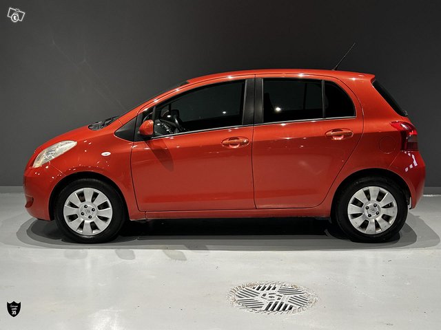 Toyota Yaris 16