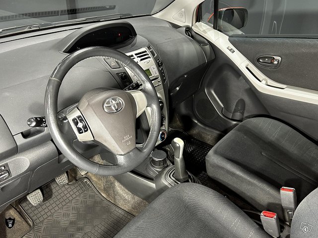 Toyota Yaris 21