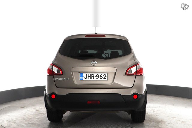 Nissan Qashqai+2 12