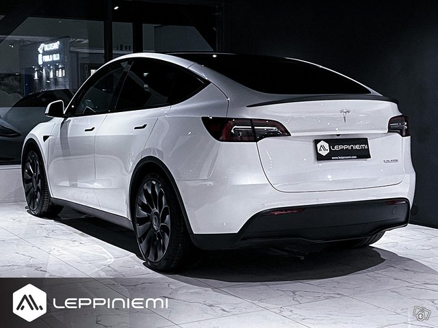 Tesla Model Y 3