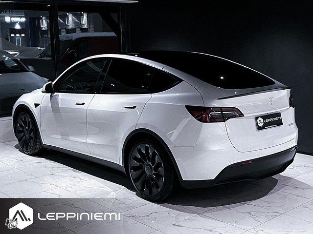 Tesla Model Y 5