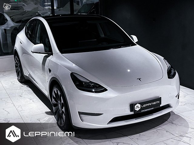 Tesla Model Y 16