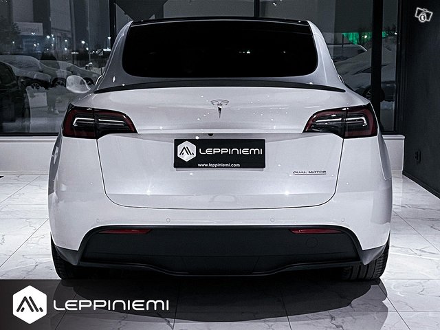 Tesla Model Y 19