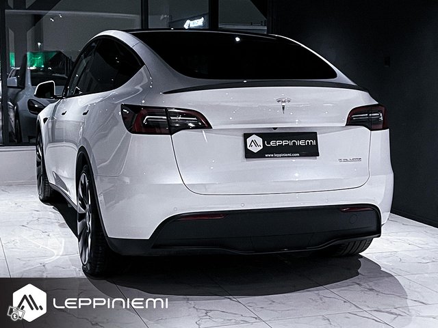 Tesla Model Y 20