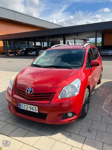 Toyota Verso 1