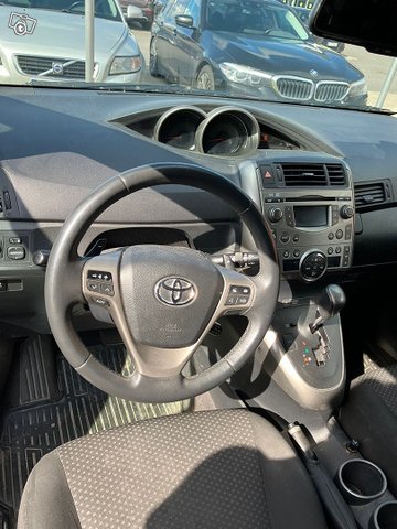 Toyota Verso 2