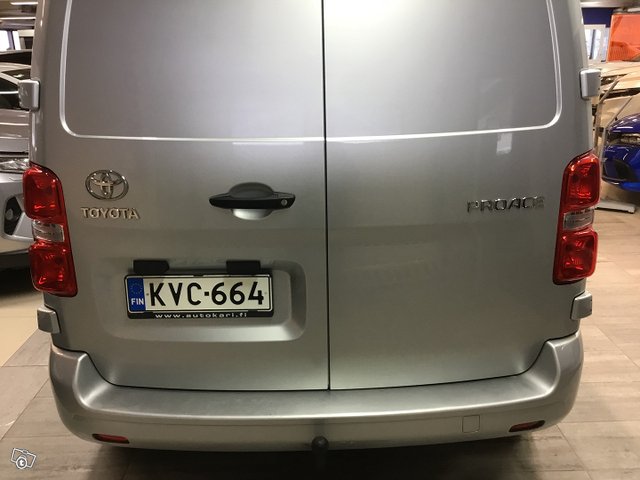 Toyota Proace 13