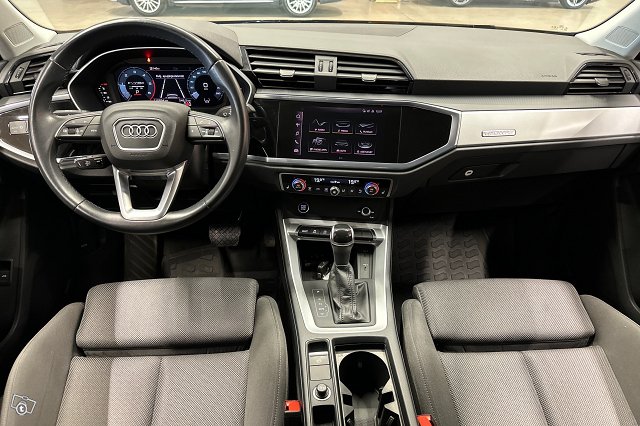 Audi Q3 8