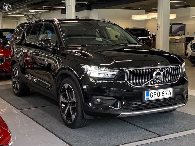 VOLVO XC40 2