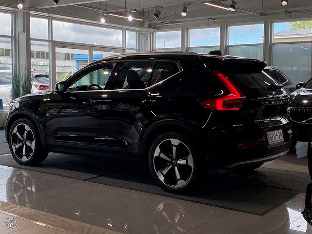 VOLVO XC40 3