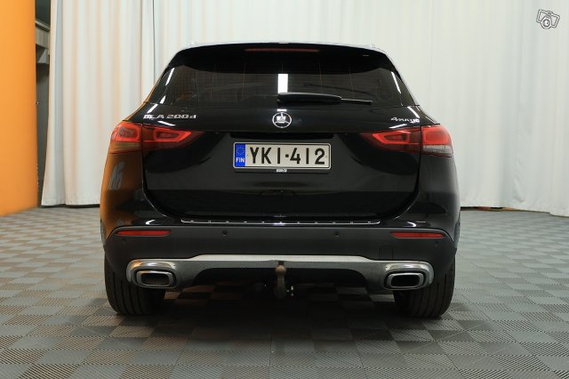 Mercedes-Benz GLA 6