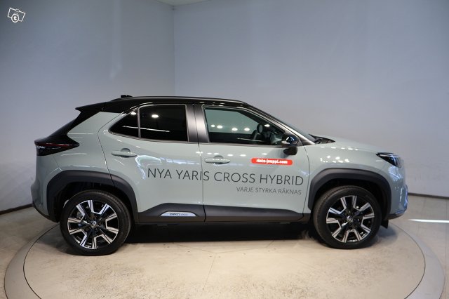 Toyota Yaris Cross 4