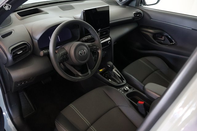 Toyota Yaris Cross 12