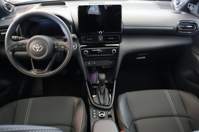 Toyota Yaris Cross 14