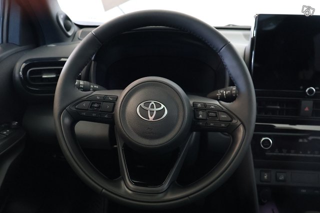 Toyota Yaris Cross 15