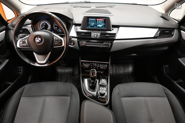 BMW 220 12