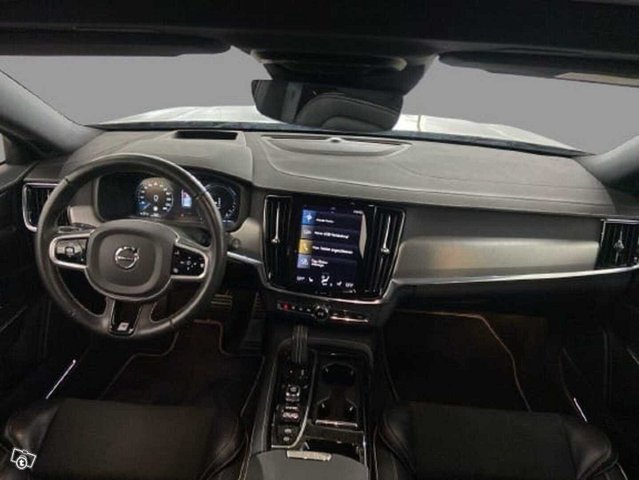 Volvo V90 2