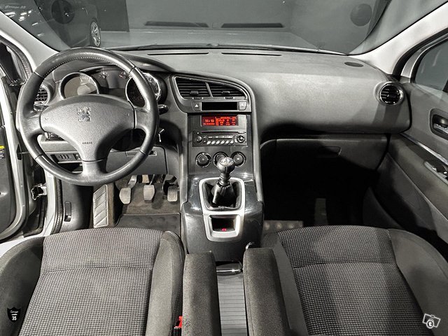 Peugeot 5008 23