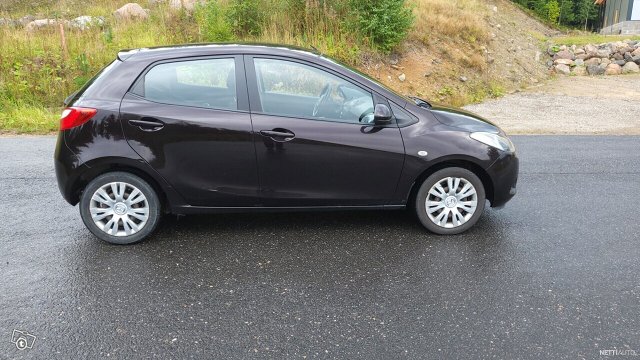 Mazda 2 3