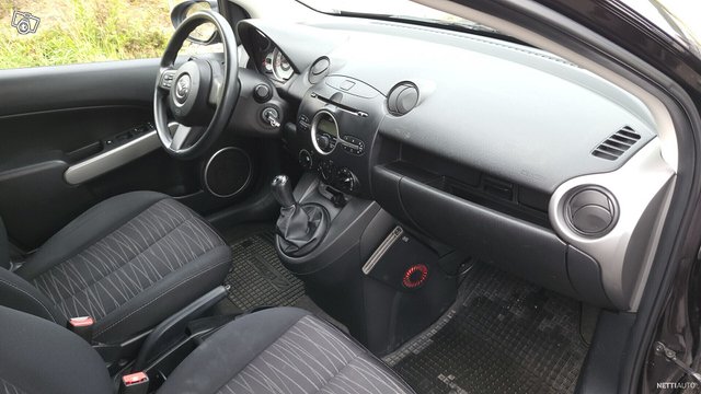 Mazda 2 9