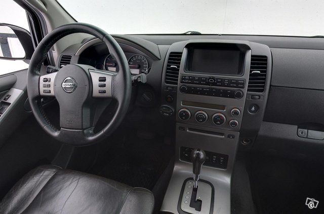 Nissan Pathfinder 6