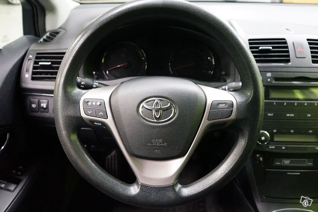 Toyota Avensis 15