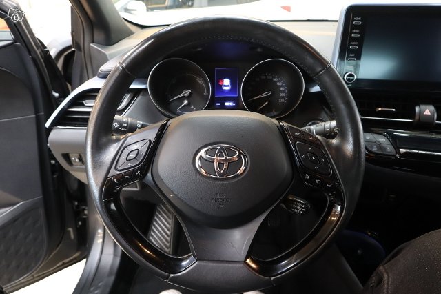 Toyota C-HR 13