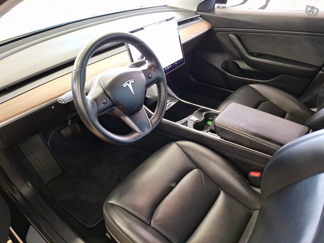 Tesla Model 3 7