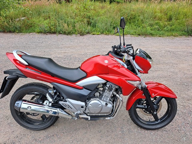 Suzuki GW250 Inazuma 2014, 9900 km, kuva 1